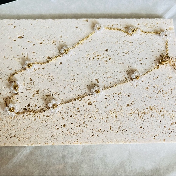 Bride Elegant Gold White beaded Floral Necklace - Picture 7 of 7